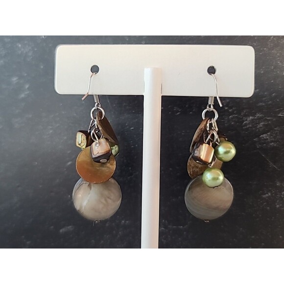 Green And Tan Beaded Shell Dangling Earrings Vintage Costume Jewelry - Picture 6 of 10